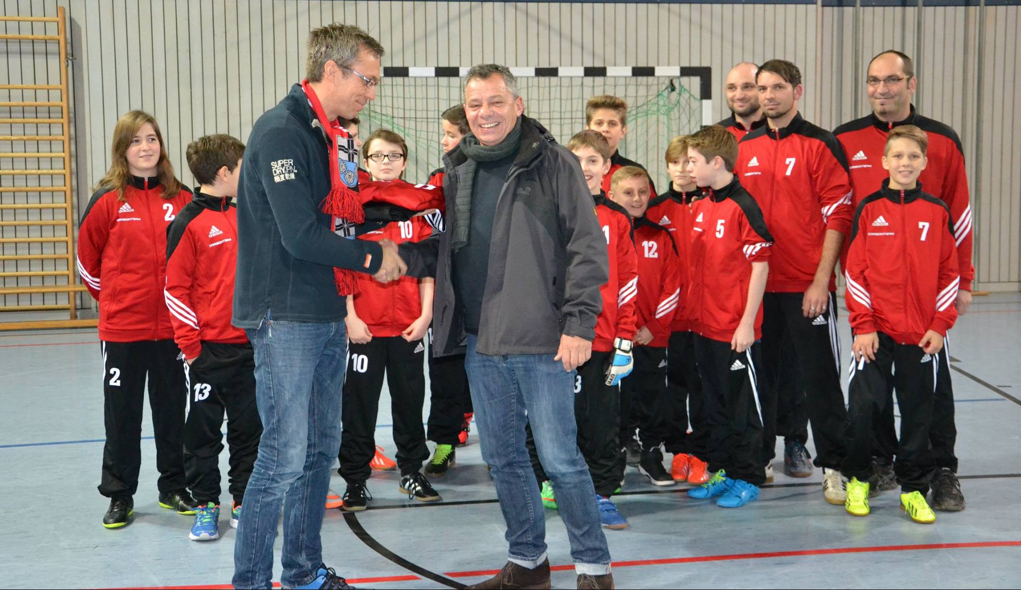 Übergabe Trainingsanzüge U13